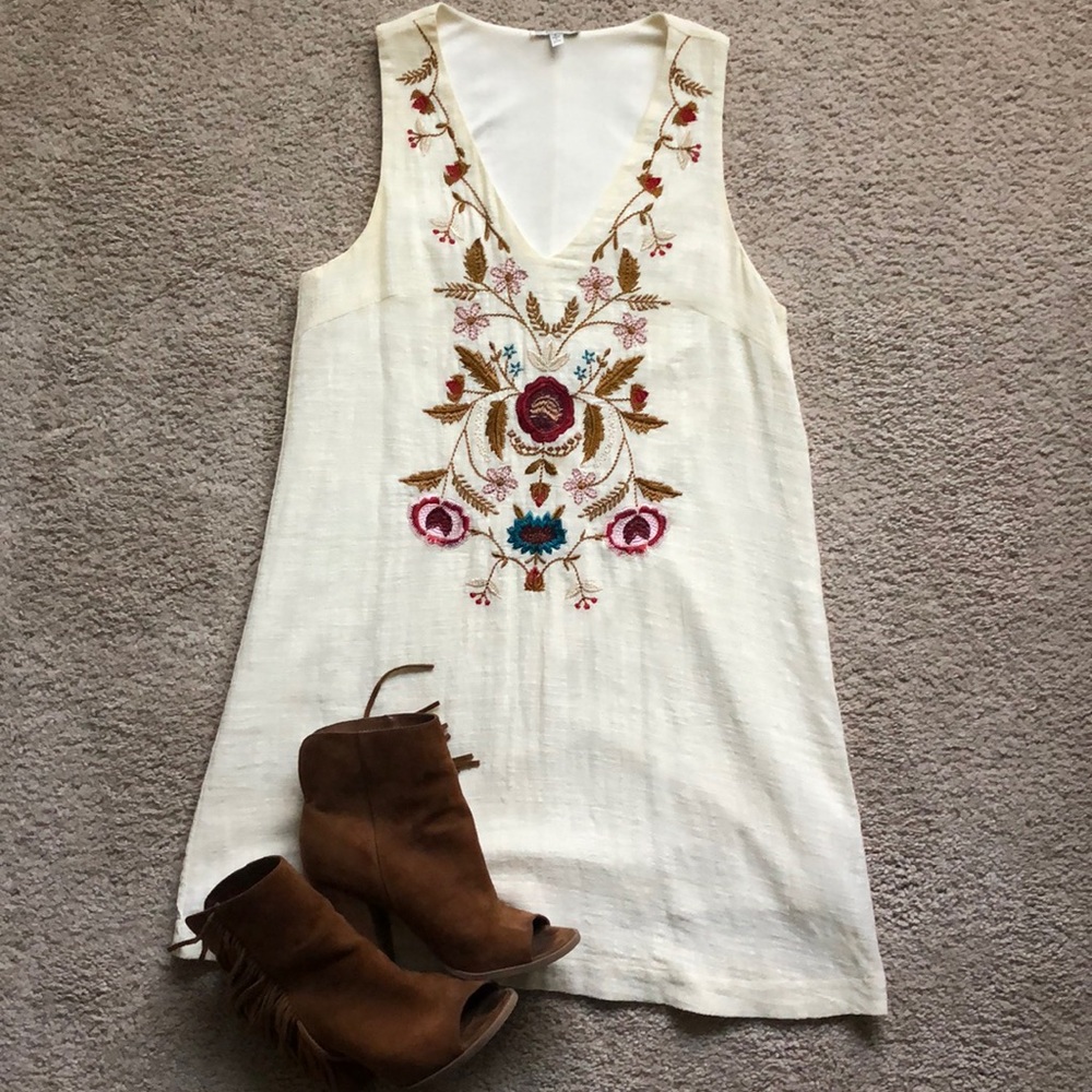 Boutique Embroidered V Neck Dress. Size small.